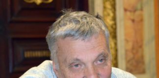 Душа, мов розхристана сорочка