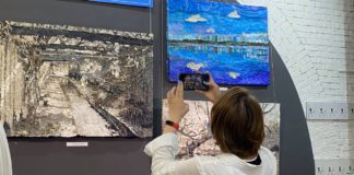 У Києві відкрили виставку картин з розплавленого пластику