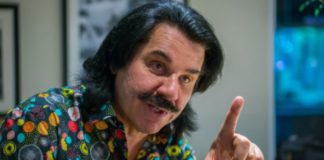 Павло Зібров обурився через переклад оголоски концерту Винника на телеканалі