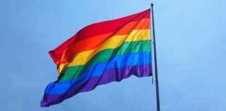 Угорська влада змусила закривати палітурки дитячих книжок про ЛГБТ