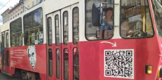 Львовом курсує трамвай, розписаний віршами чеського поета