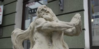 У середмісті Тернополя встановили автентичну копію витвору Пінзеля