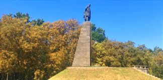 Могилу Шевченка вирішили не обкладати піском для захисту від ударів рф