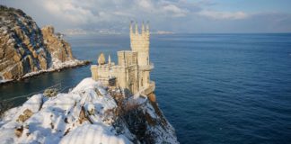 Секретаріат Національної спілки письменників України щиро вітає українських письменників і всіх українців із Різдвом Христовим і з прийдешнім Новим 2024 роком!