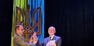 Завжди бути собою. Степан Волковецький представив краянам свою історико-біографічну книгу