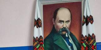 Леся Королик-Бойко, яка вже понад два десятиліття живе в Італії, приїжджає в Україну з мистецькими проєктами, а в Європі садить «вербички від Тараса Шевченка»