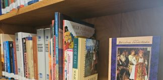 «Українська книжкова поличка» з’явилася в Португалії