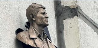 У Києві відкрили меморіальну дошку Василю Стусу