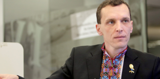 Лавреатом премії ім. Кочура став військовий, що переклав листи до України індійської поетки