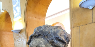 У Львові встановили погруддя Ліни Костенко у театрі імені Марії Заньковецької