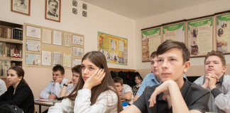 Кримські школярі не мають доступу до освіти українською, херсонські — навчаються за російськими підручниками