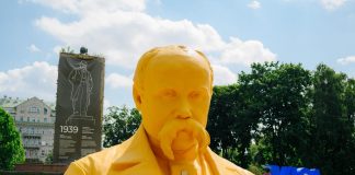 У столиці встановили пʼятиметровий бюст Шевченка