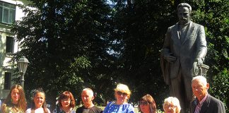 «Об’єднані словом» письменники, бібліотекарі, видавці і книгознавці обійняли поетичною творчістю Каменяра його коломийські дороги