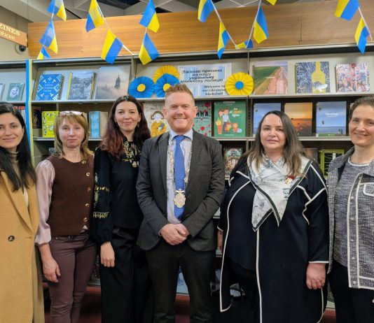 В Ірландії українська книжкова поличка з’явилася в бібліотеці міста Ґолвей